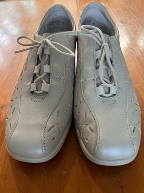 Rohde Gray Leather Comfort Lace-Up Walking Shoe for Women